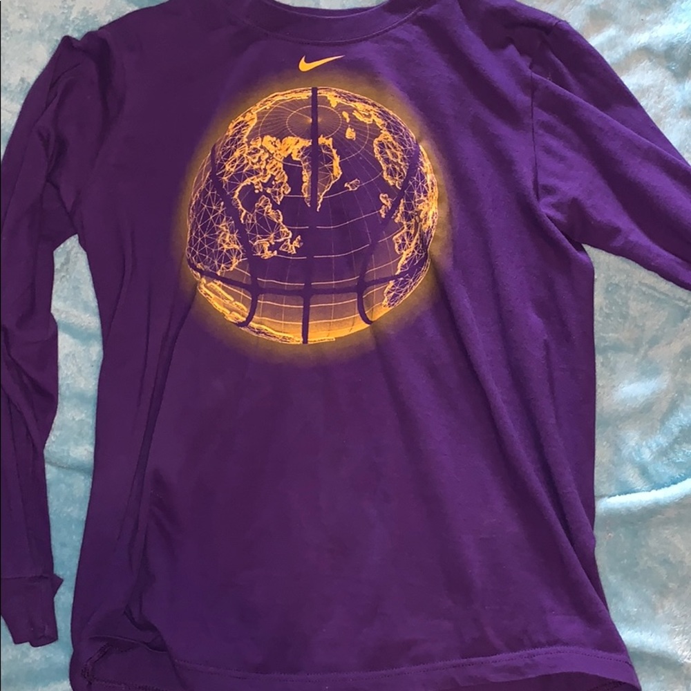 Size large Nike shirt